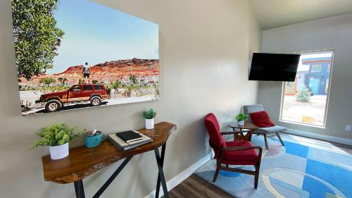 Kanab House | Timber & Tin F 2Bed 2Bath w Pool & Rooftop Deck
