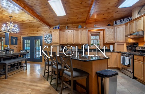 Suches Cabin | *Timber & Tin* Family Retreat~Creek~Arcade~Hot Tub