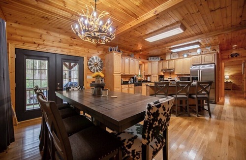 Suches Cabin | *Timber & Tin* Family Retreat~Creek~Arcade~Hot Tub
