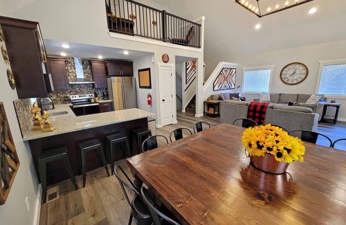 Albrightsville House | Timber Top Terrace - Lux 6 BR w/Hot Tub