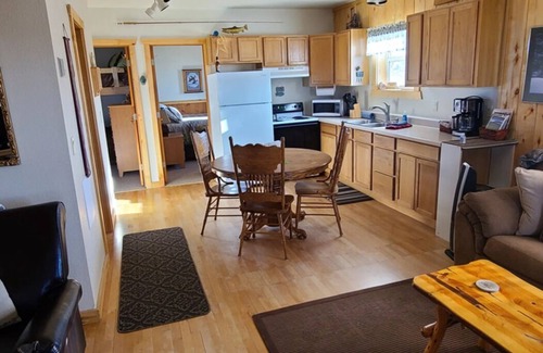 Dillon Cabin | Timber Wolf - Sweet cabin, CLEAN-COZY-GREAT VIEWS!