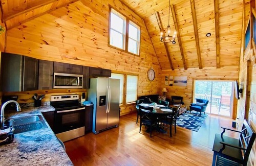 Rogers Cabin | Timberview Cabin | RRG-LUX | hot tub