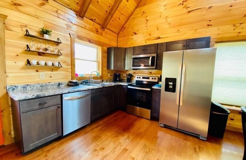 Rogers Cabin | Timberview Cabin | RRG-LUX | hot tub