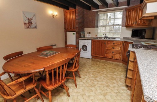 Akeld Cottage | TIMBERWICK GREEN, pet friendly, with pool in Wooler