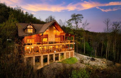 Pittman Center Ski Chalet | Timberwolf - Luxe 5 Star Retreat- September Deal-Game Rm-PS5-FirePit-Hot Tub