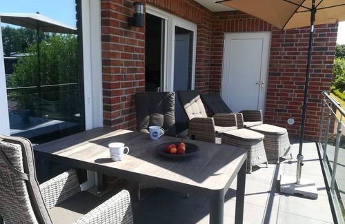 Wangerland Apartment | "Time out by the sea" ; Luxurious vacation apartment, close to the beach with a view of the countryside
