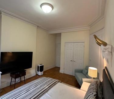 Midtown West House | TIME SQUARE 42nd Street Private Room