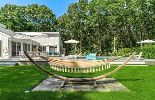 East Hampton House | Time to indulge and relax at this Summer oasis.