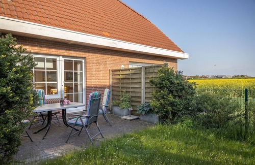 Harlesiel House | Time unwind: The townhouse is located behind the dike and has for d