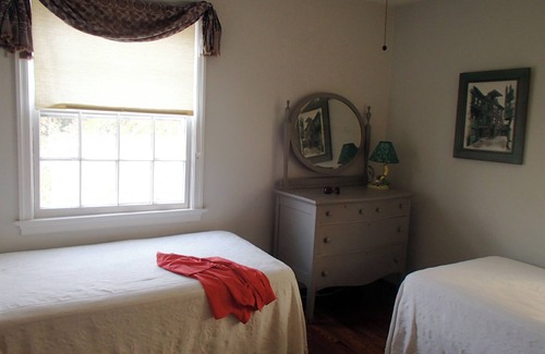 Virginia Beach Condo | Timeless 3-bedroom oceanfront condo featuring modern comforts and quiet location