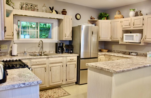 Cuba House | Timeless 4 Bedroom Lakefront House with Gorgeous Views. Pontoon Available