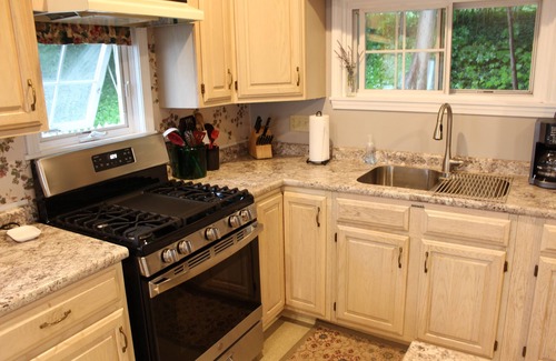 Cuba House | Timeless 4 Bedroom Lakefront House with Gorgeous Views. Pontoon Available