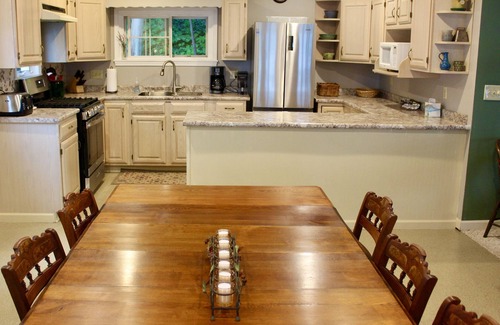 Cuba House | Timeless 4 Bedroom Lakefront House with Gorgeous Views. Pontoon Available