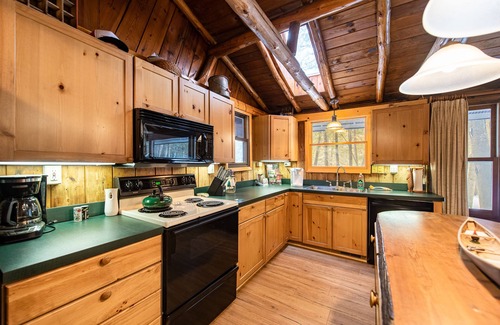 Grayling Cabin | ♣ Timeless Charm 3BDR Whirlpool River Lodge