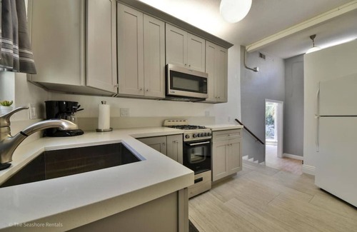 Santa Ana Apartment | Timeless Elegance: Downtown Charms