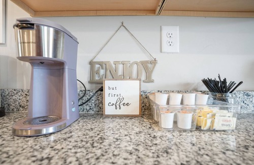 Clarksville Condo | Timeless Escape – Modern Comfort Near Nashville Free Wi-Fi and Parking