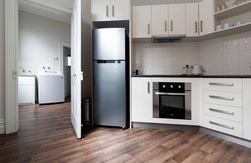 Launceston CBD Apartment | Timeless Treasure: Near the City Centre & WiFi