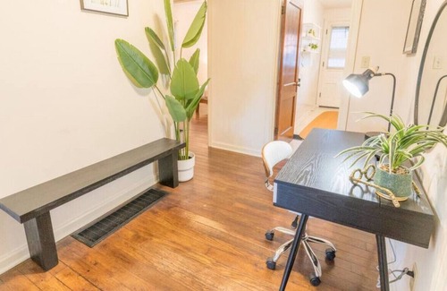 Clintonville Apartment | Timeless Tulane 1Bed 1 Bath Apt. Mins 2 High