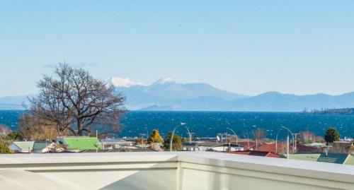 Taupo House | Timeout @ Taupo - Lake Views