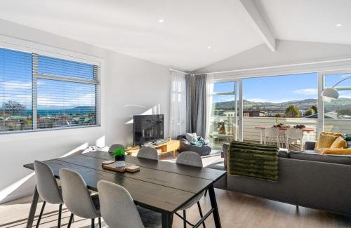 Taupo House | Timeout @ Taupo - Lake Views