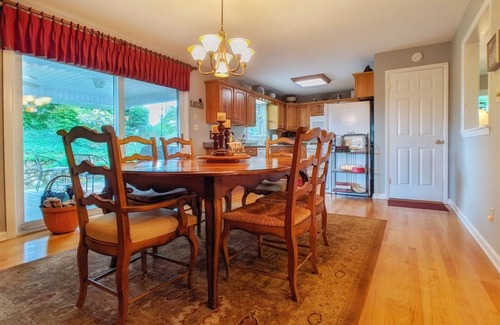 Canton House | Tin Cup Hideaway- Comfy Ranch 3BR 2BA, cozy private porch with Hot Tub| Golfing