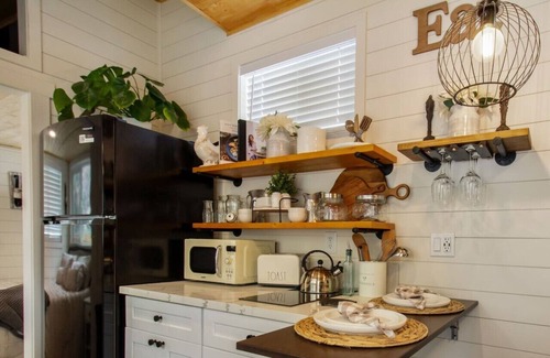 Canyon Country House | Tiny Farmhouse on Wheels! No Pet Fee!