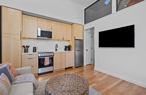 Durham House | Tiny Home a fantastic Location close to 9th Street!