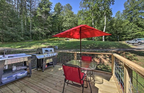 Hayesville House | Tiny Home in Hayesville with Deck Near Trails!