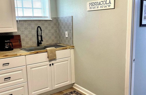 South Pensacola House | Tiny Home In Pensacola , Near Baptist Hospital/HCA/Ascension Sacred/& PCC