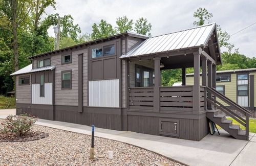 Morganton House | Tiny home mountain retreat w/view, covered outdoor patio, fire pit