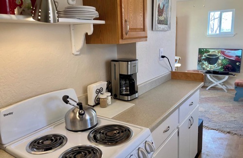 San Ysidro Apartment | Tiny Home ~ Mountains and City nearby!