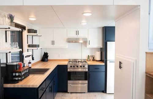 Signal Mountain Apartment | Tiny Home on the Edge of a Mountain with Private Hot Tub
