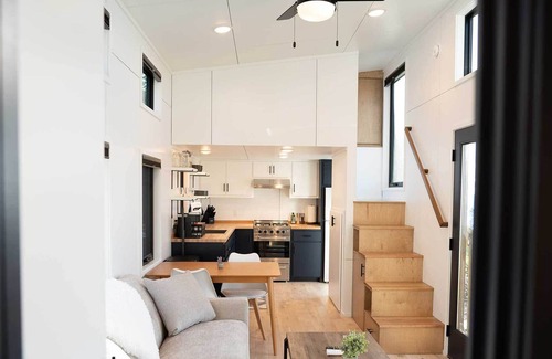Signal Mountain Apartment | Tiny Home on the Edge of a Mountain with Private Hot Tub