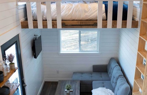 Lupton City Apartment | Tiny Home on the Edge of a Mountain with Private Hot Tub