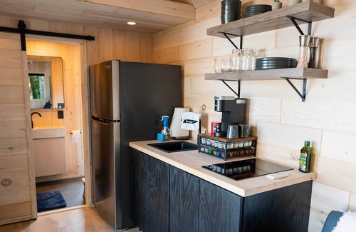 Lupton City Apartment | Tiny Home on the Edge of a Mountain with Private Hot Tub