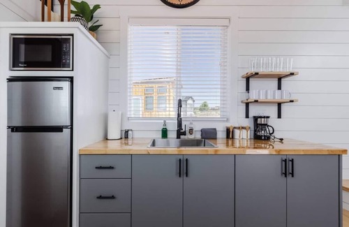 Apple Valley Apartment | Tiny Home Paradise with Hot Tub