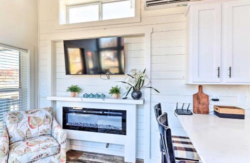 Morganton House | Tiny Home Retreat with Fire Pit about 3 Mi to Lake!