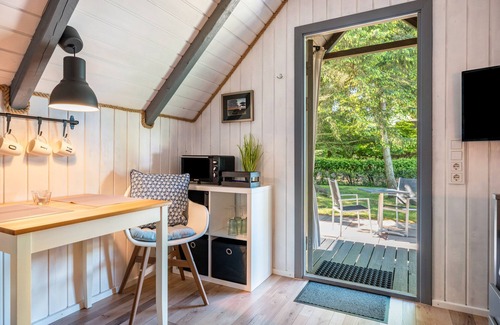 Emmelsbuell-Horsbuell House | Tiny Home 'Vogelkoje' with Shared Terrace, Shared Garden and Wi-Fi