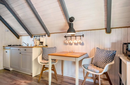 Emmelsbuell-Horsbuell House | Tiny Home 'Vogelkoje' with Shared Terrace, Shared Garden and Wi-Fi