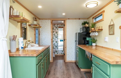 Oakhurst House | Tiny home with spa/firepit/and more!