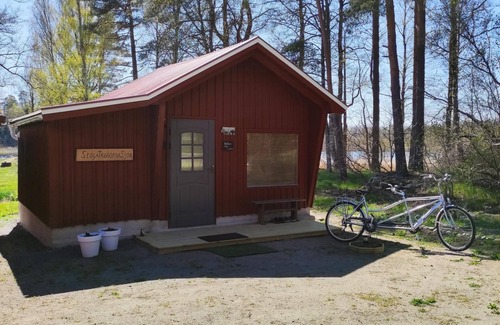 Urshult Ski Chalet | Tiny House, located at a lake
