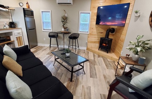 Comfort Apartment | Tiny house (studio) and camper in campsite, accommodates 6 people total!