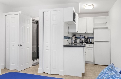 Coral Ridge Apartment | Tiny Pad 1Ml to Beach + FREE Heated Pool