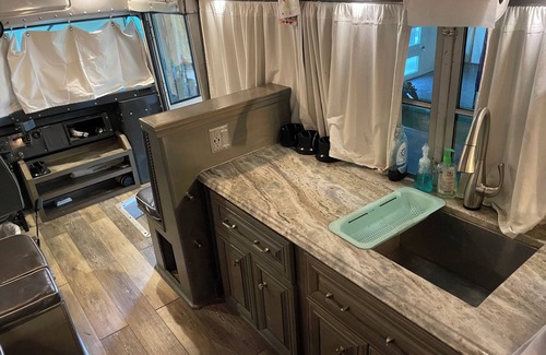 Missouri City House | Tiny School-Bus in a Barn!. with a hot tub!