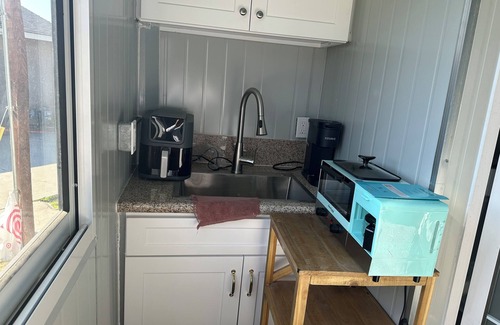 Fresno Apartment | Tiny space living Cozy studio in lovely Fresno with AC, WiFi