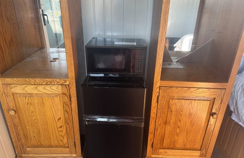 Fresno Apartment | Tiny space living Cozy studio in lovely Fresno with AC, WiFi