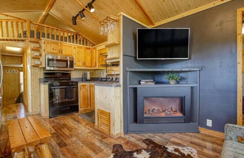 Ruidoso House | Tiny Timber House - Hot tub - Cabin