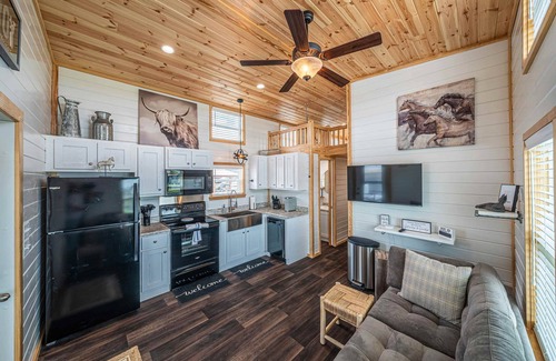 Fredericksburg Cottage | Tiny Treasure - 227