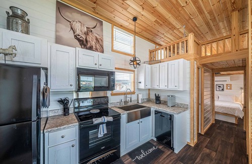Fredericksburg Cottage | Tiny Treasure - 227