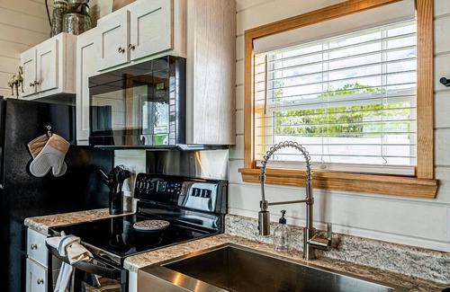 Fredericksburg Cottage | Tiny Treasure - 227